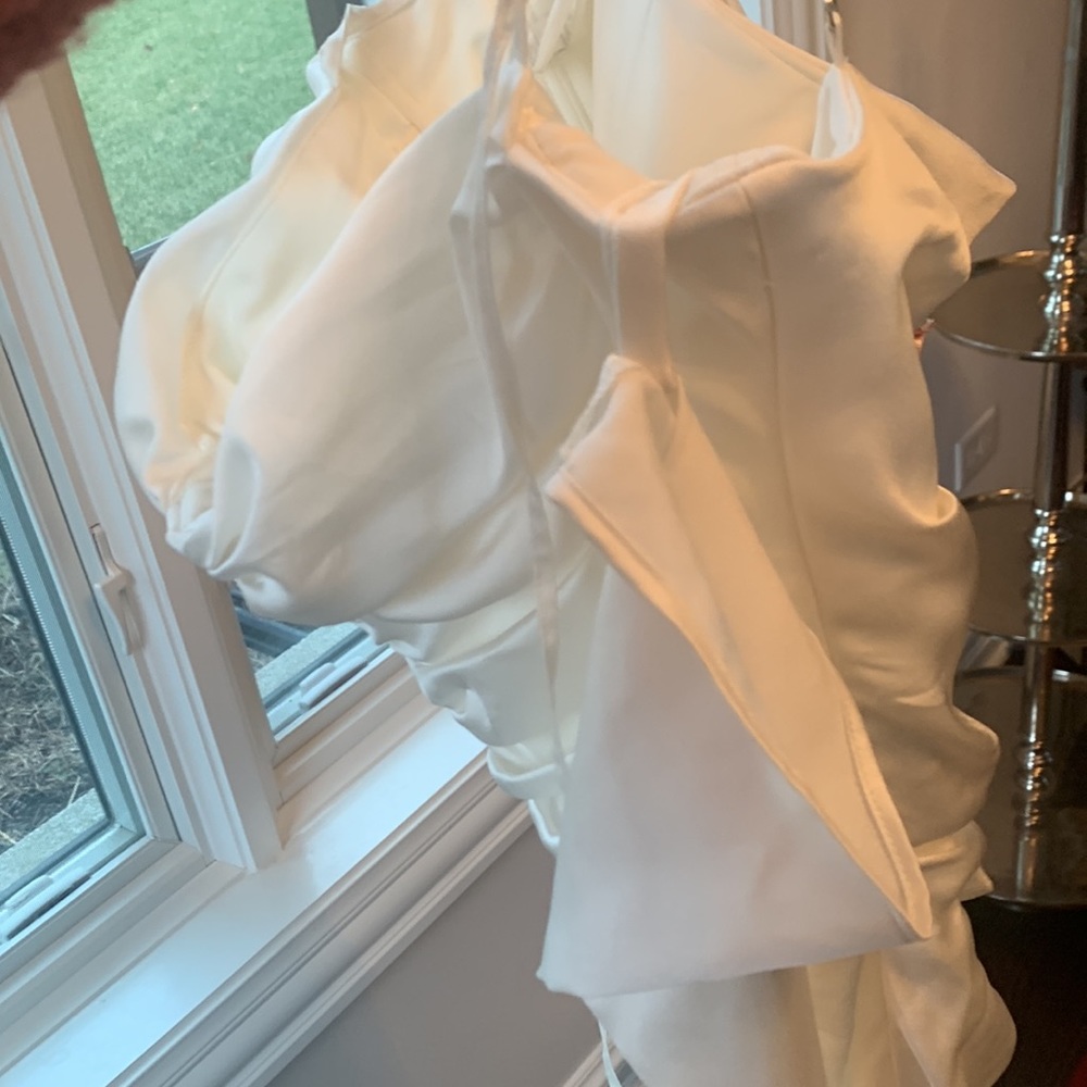 HOUSE OF CB NANSHUKA GOWN - Picture 9 of 9